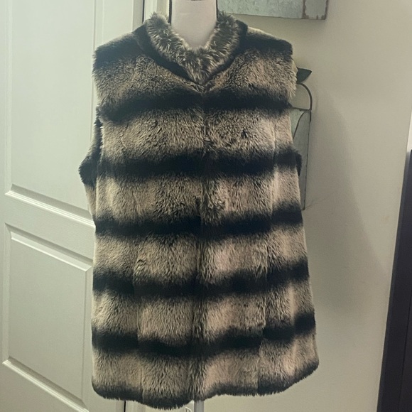 Rachel Zoe Faux Fur Horizontal Stripes XL Black - Picture 9 of 13